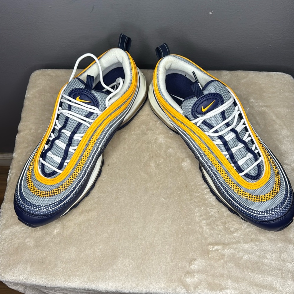Nike Air Max NEW!!